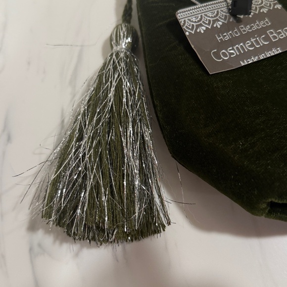 NWT velvet cosmetic bag with beaded martini design and silver tassel - Picture 3 of 6